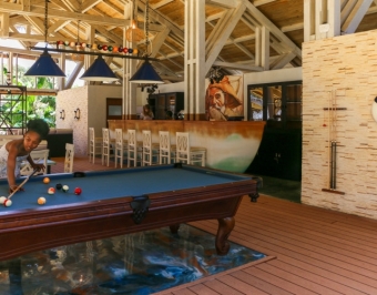 Pool bar